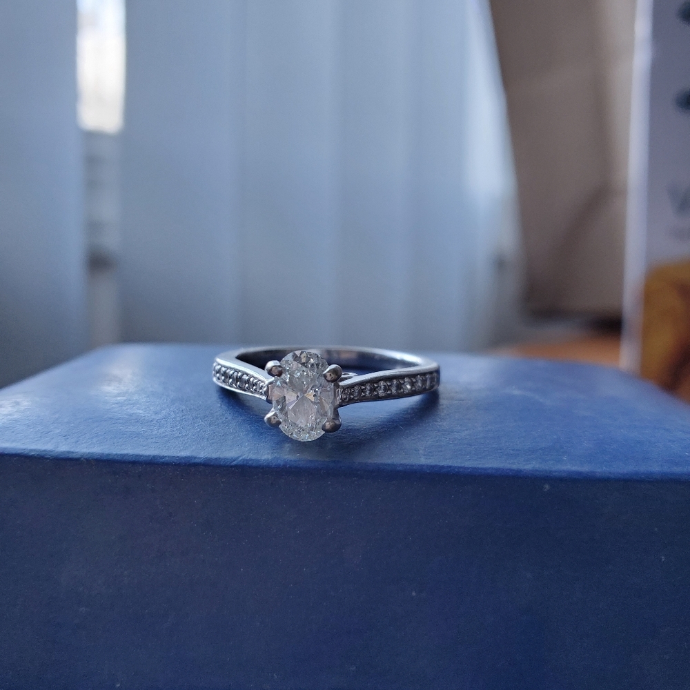 .75ct Oval Center Stone Engagement Ring (1ct tw)